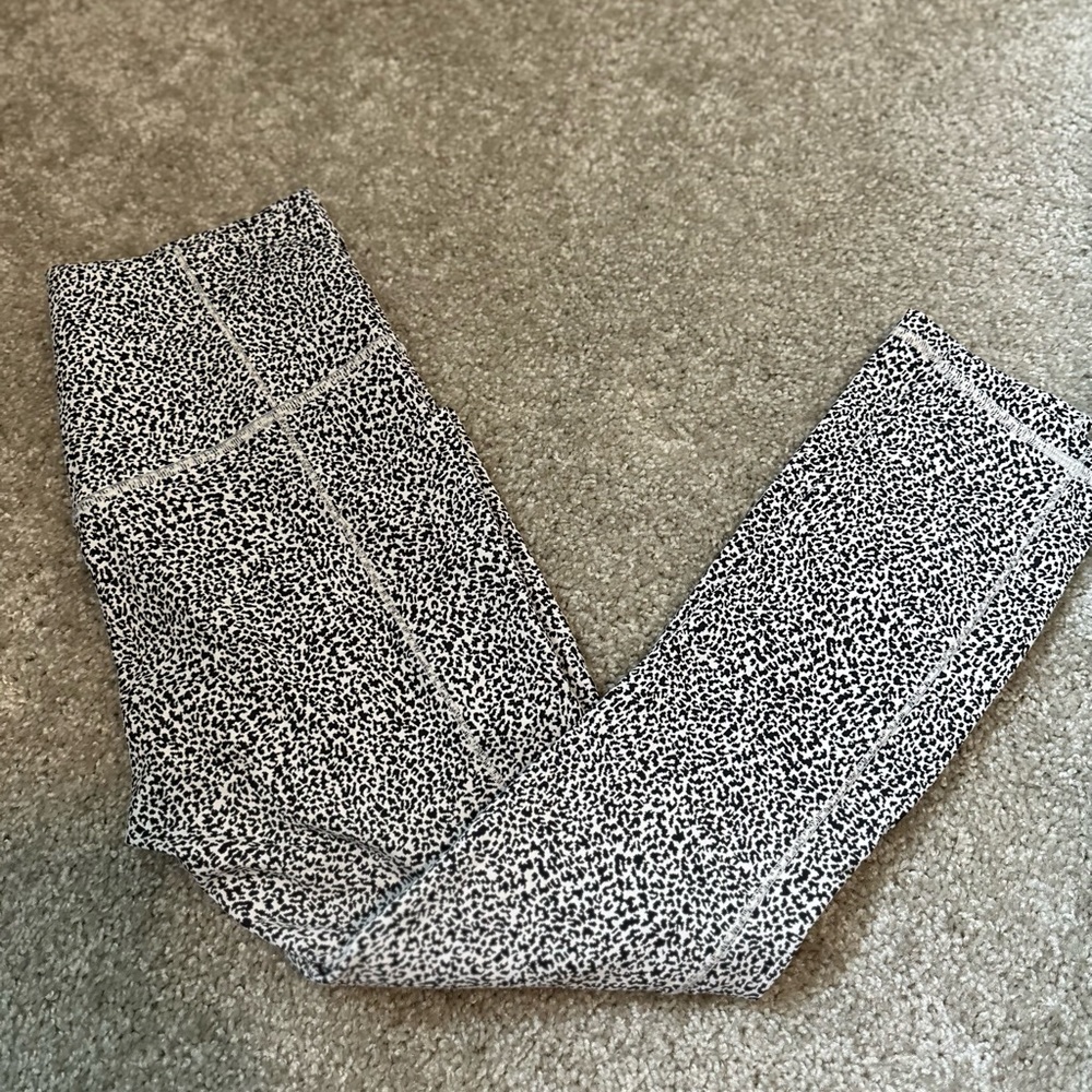 Athleta leggings with pockets